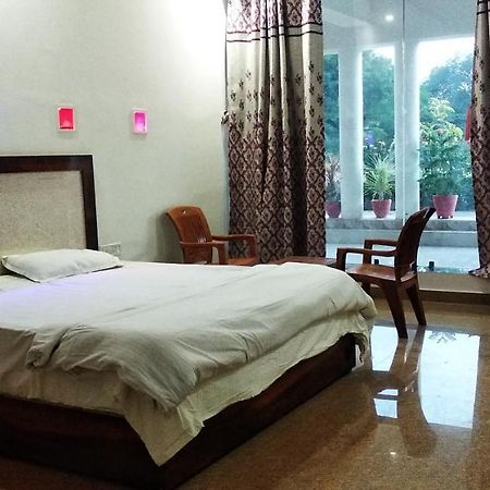 Radha Rani Mahal Khajuraho Hotel Bagian luar foto