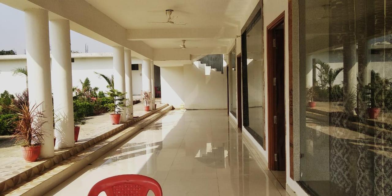Radha Rani Mahal Khajuraho Hotel Bagian luar foto