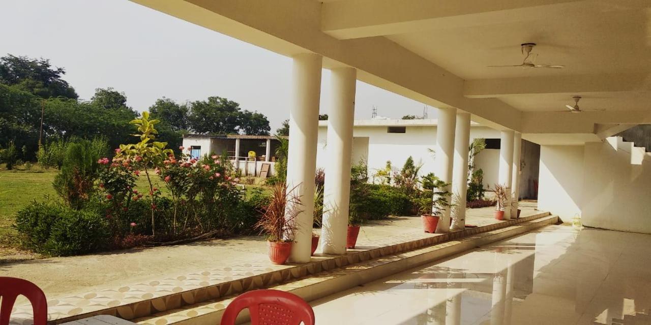 Radha Rani Mahal Khajuraho Hotel Bagian luar foto