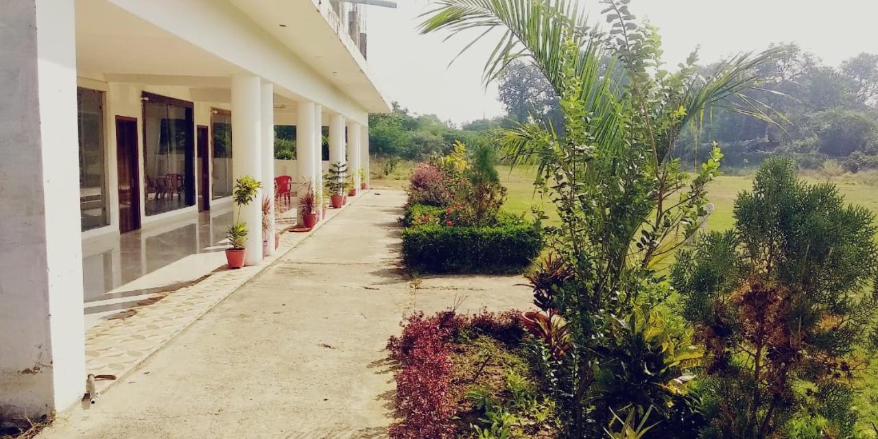 Radha Rani Mahal Khajuraho Hotel Bagian luar foto