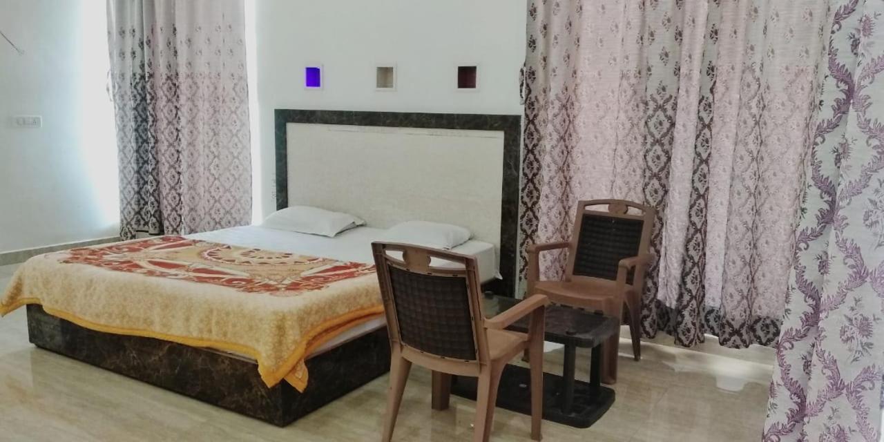 Radha Rani Mahal Khajuraho Hotel Bagian luar foto